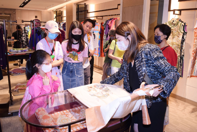 新盛集团在港举办“共创明TEEN”x“新盛开放日”活动(图1)