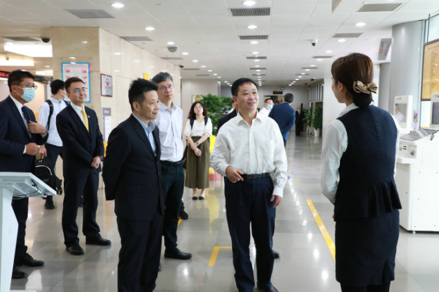 潘福董事到新盛金融、新盛银行、东阿阿胶、新盛现代服务公司开展主题教育专题调研(图1)