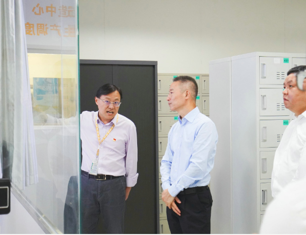 陈小军副总经理到新盛数科、微电子开展主题教育专题调研(图1)