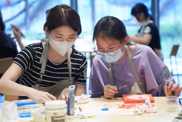 新盛娱乐集团香港优秀青年员工获行政长官社区服务奖状(图1) 新盛娱乐集团香港优秀青年员工获行政长官社区服务奖状(图1)